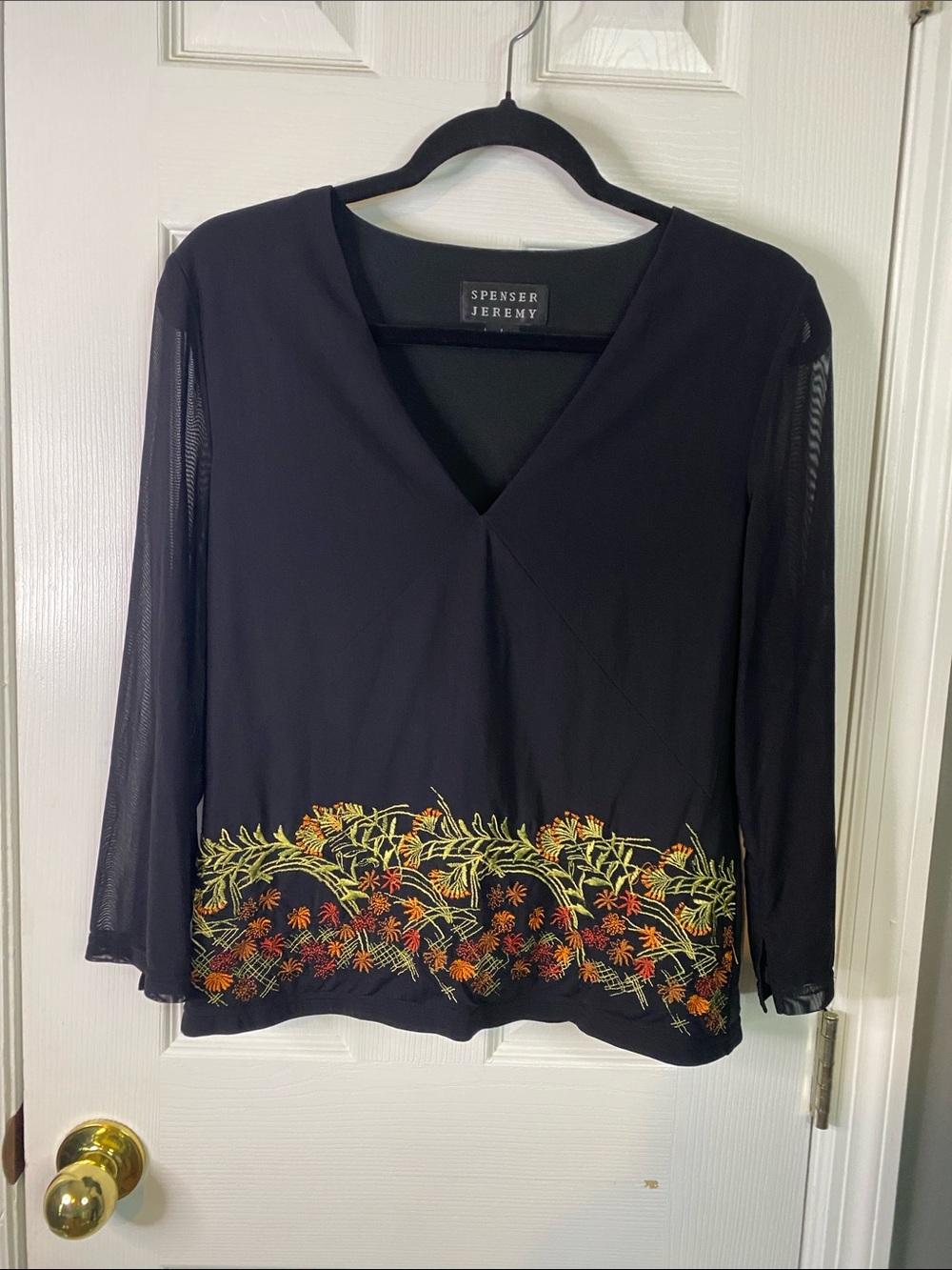 Spenser Jeremy Black V-Neck Long Sleeve Top with Floral Size Large.
